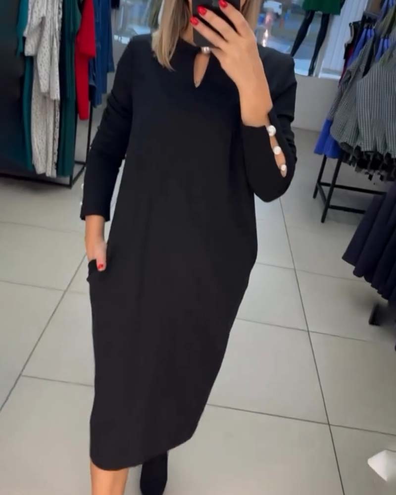 Elegancka sukienka zapinana na perłowe guziki