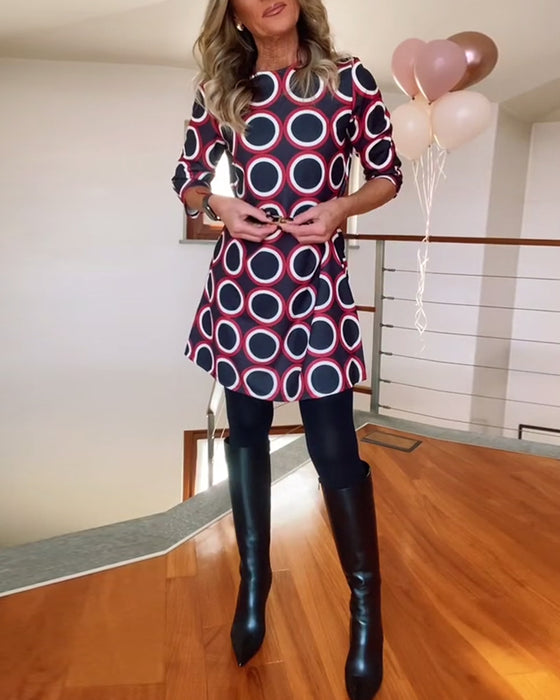 Sukienka swobodna z okrągłym dekoltem i nadrukiem w kształcie kołav