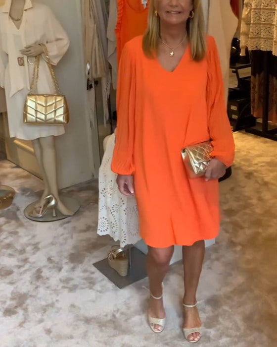 Sukienka w jednolitym kolorze z rękawami typu lampion i dekoltem w kształcie litery V