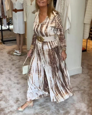 Sukienka z rozcięciem w talii długim rękawem i dekoltem w kształcie litery V