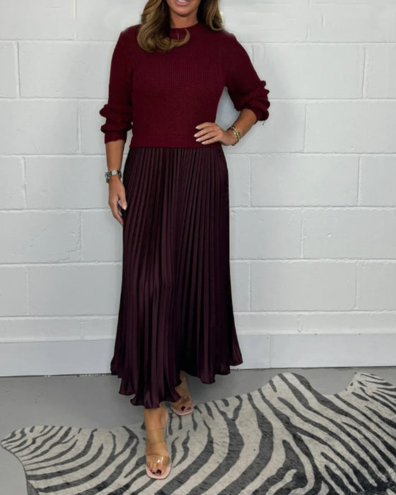 Swobodna kontrastowa sukienka z plisami w kolorze patchworkowym