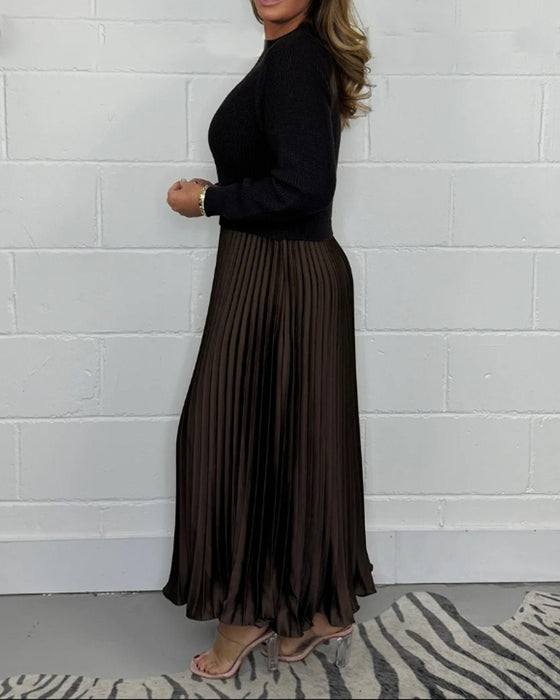 Swobodna kontrastowa sukienka z plisami w kolorze patchworkowym