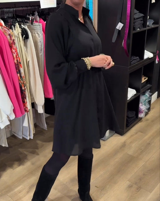 Sukienka z dekoltem w kształcie litery V i długością do kolan