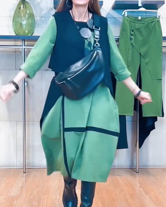 Sukienka o ciekawym kroju z wstawkami kolorów