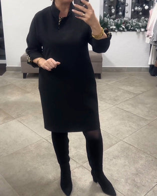 Jednokolorowa sukienka z kołnierzykiem