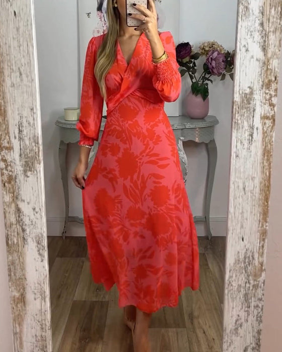 Sukienka z dekoltem w kształcie litery V i wciętą talią