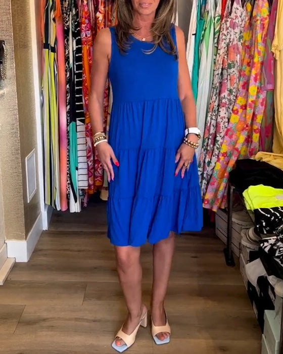 Sukienka o plisowanym kroju bez rękawów