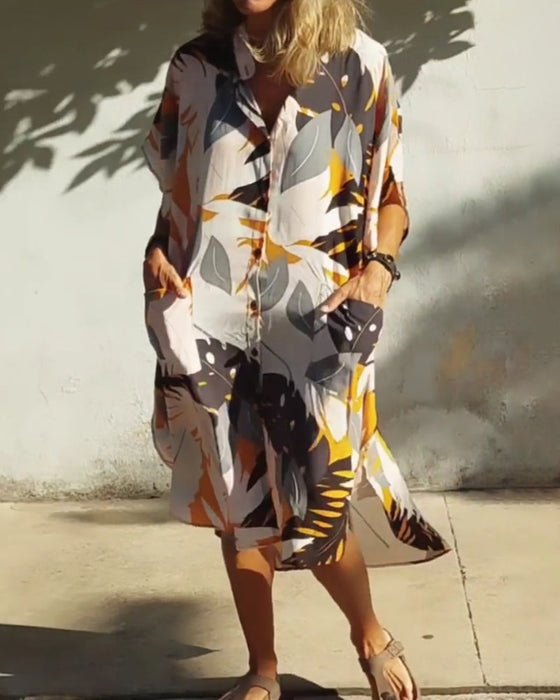 Sukienka z kieszeniami i nadrukiem liści