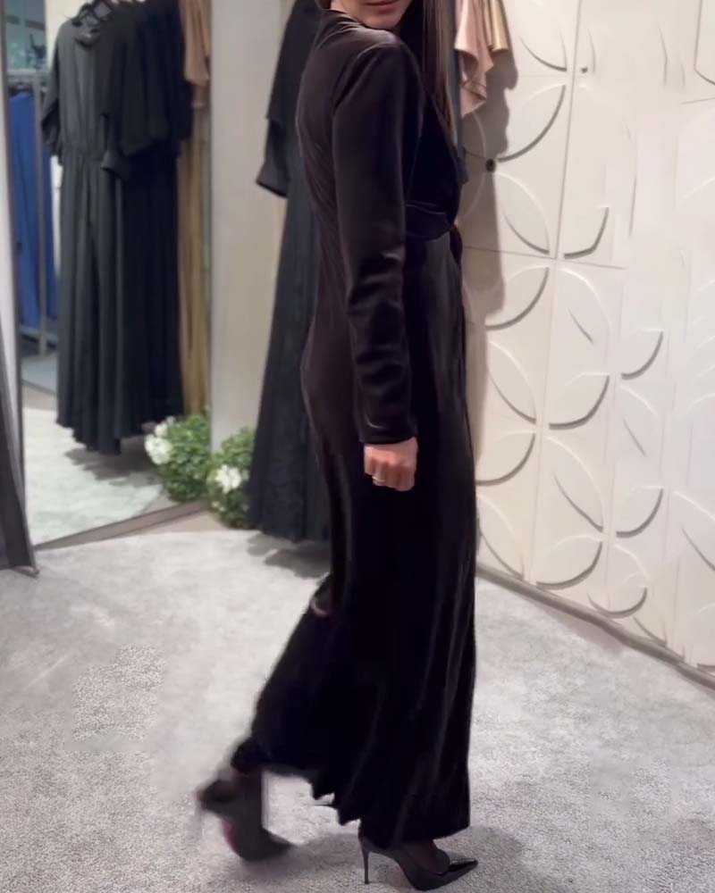 Sukienka stylowa, z dekoltem w serek, dopasowana