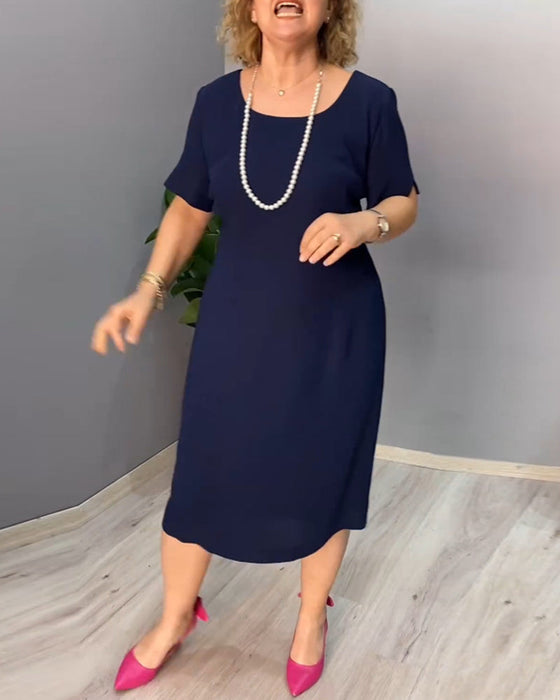 Elegancka sukienka z krótkim rękawkiem w jednolitym kolorze