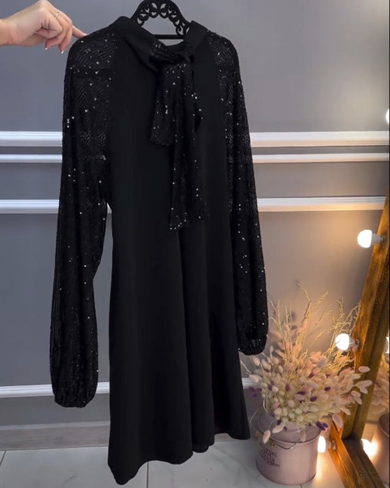 Sukienka w jednolitym kolorze z wstawkami na rękawach