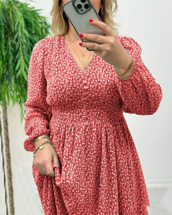 Elegancka sukienka zapinana na guziki