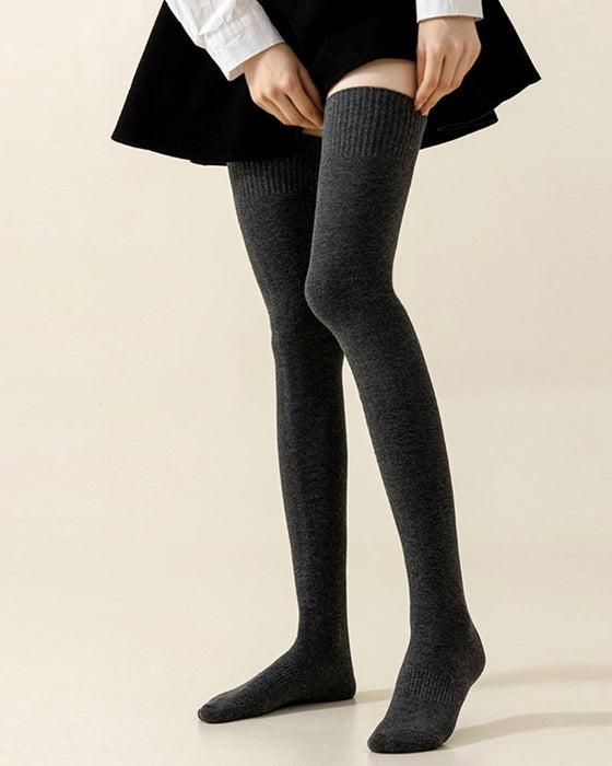 Pogrubione wysokie pończochy