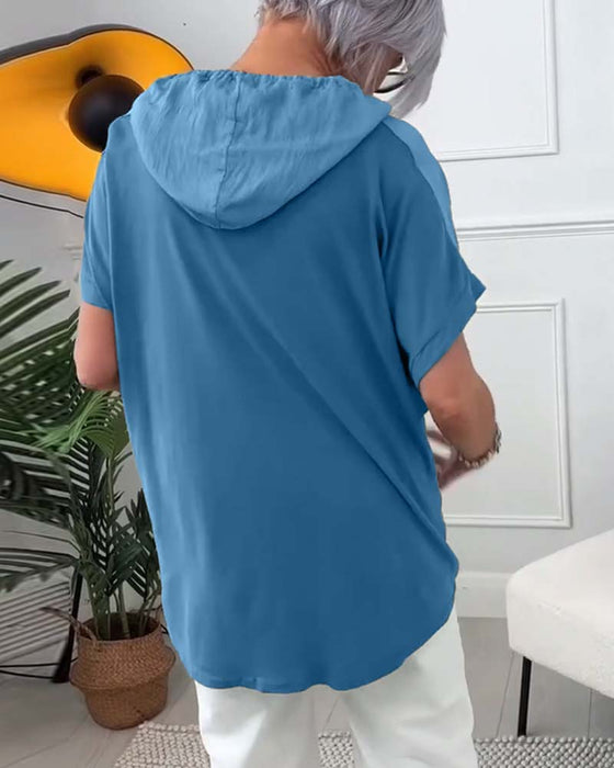 Luźna bluzka z krótkim rękawem i nadrukiem kwiatowym