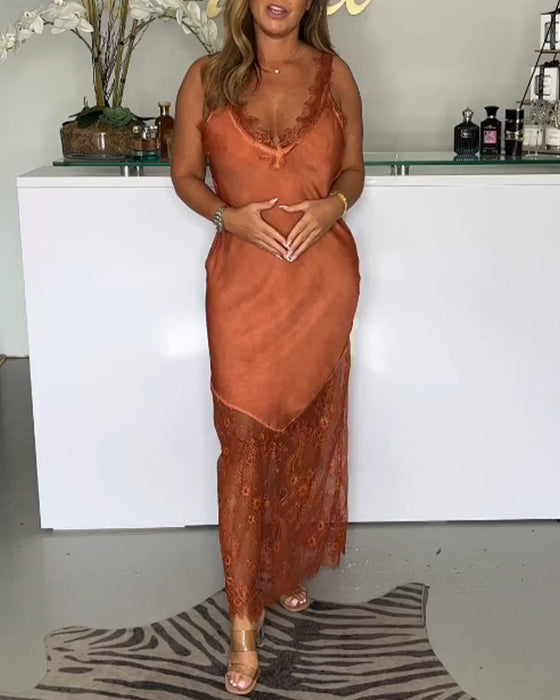 Koronkowa sukienka na szelkach w jednolitym kolorze