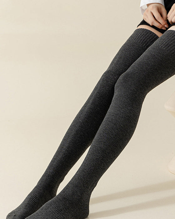 Pogrubione wysokie pończochy