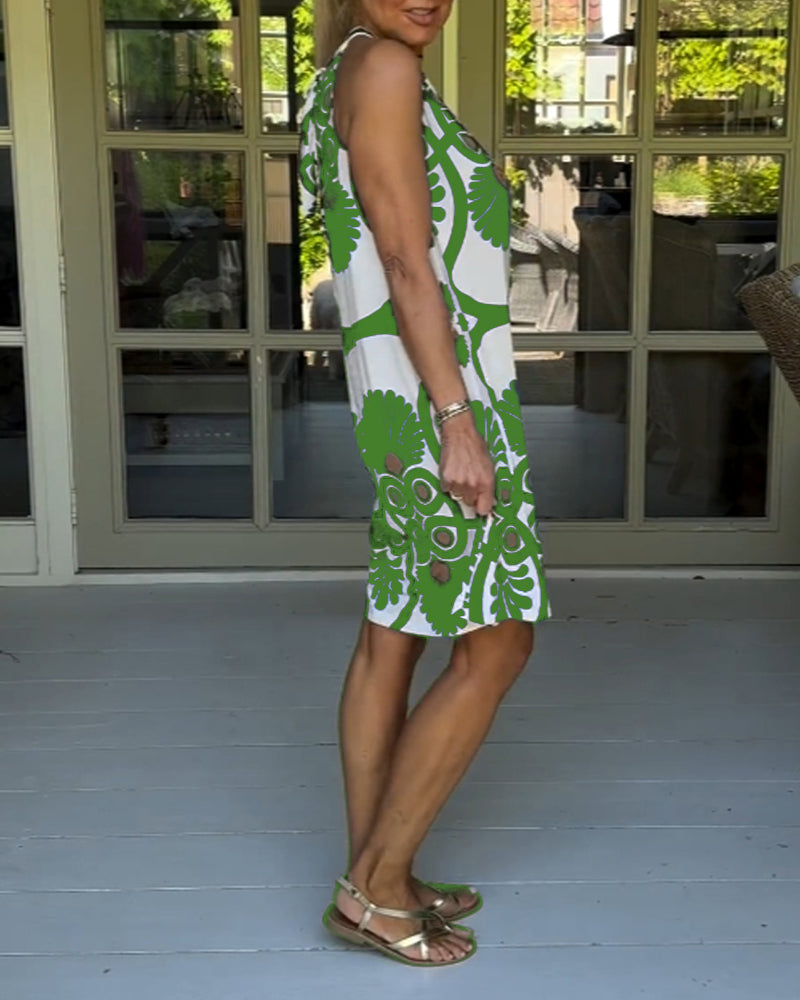 Sukienka z dekoltem i nadrukiem w stylu vintage