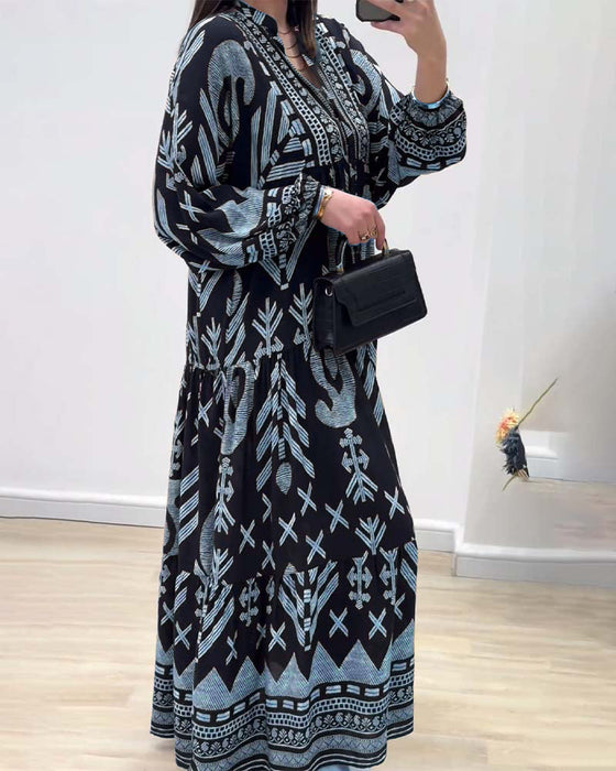 Sukienka z długimi rękawami i dekoltem w kształcie litery V