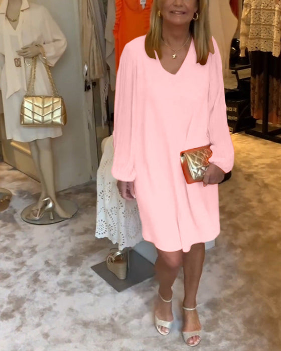 Sukienka w jednolitym kolorze z rękawami typu lampion i dekoltem w kształcie litery V