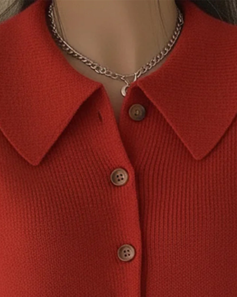 Długorękawowy Pullover Z Zapięciem Na Guziki Przy Klapach