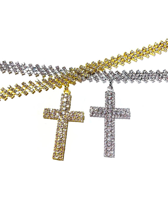Lśniący diamentowy wisiorek z krzyżem