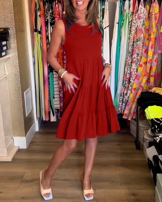 Sukienka o plisowanym kroju bez rękawów