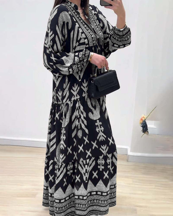 Sukienka z długimi rękawami i dekoltem w kształcie litery V