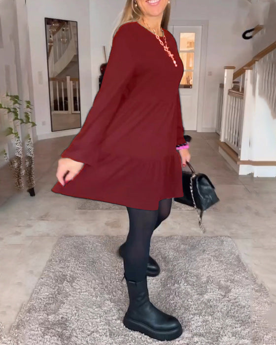 Prosta sukienka z długim rękawem w jednolitym kolorze