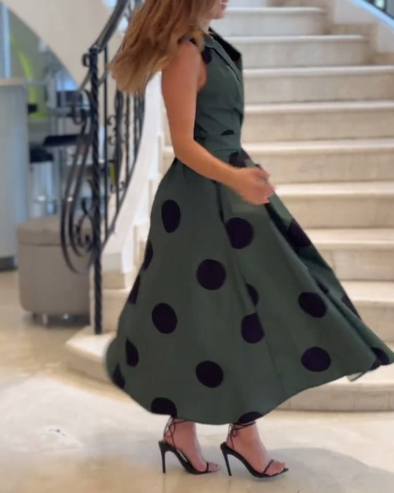 Elegancka sukienka w jednolitym kolorze bez rękawów