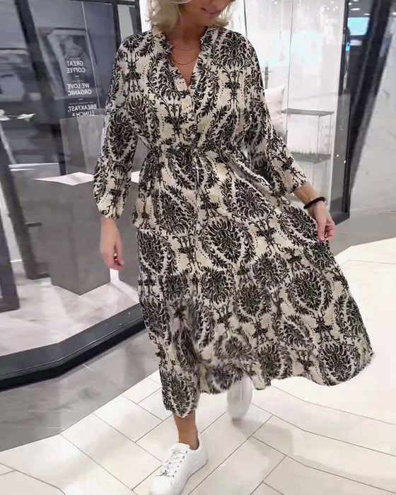 Sukienka z rękawami dzwonkowymi i sznurkiem z nadrukiem