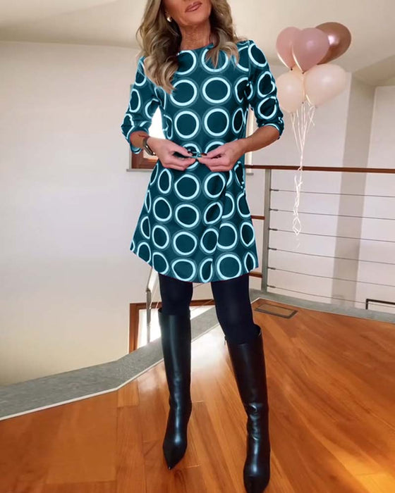 Sukienka swobodna z okrągłym dekoltem i nadrukiem w kształcie kołav