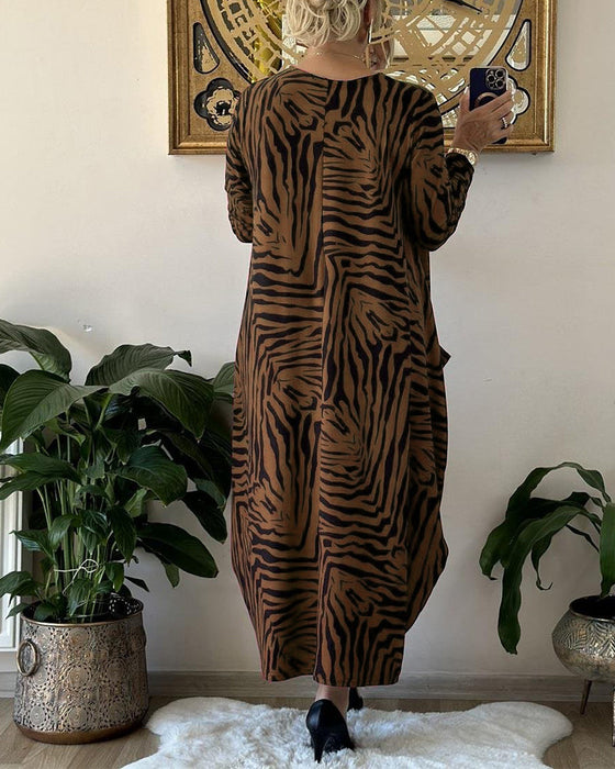 Modna luźna sukienka z nadrukiem i kieszenią