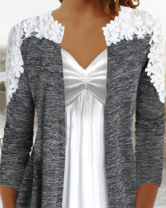 Elegancki top z dekoltem w szpic i koronką