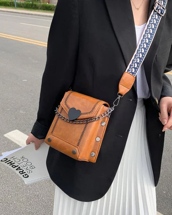 Damska torebka na łańcuszku