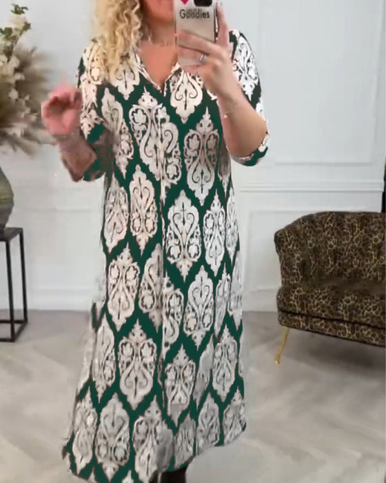 Sukienka z rozcięciami po bokach