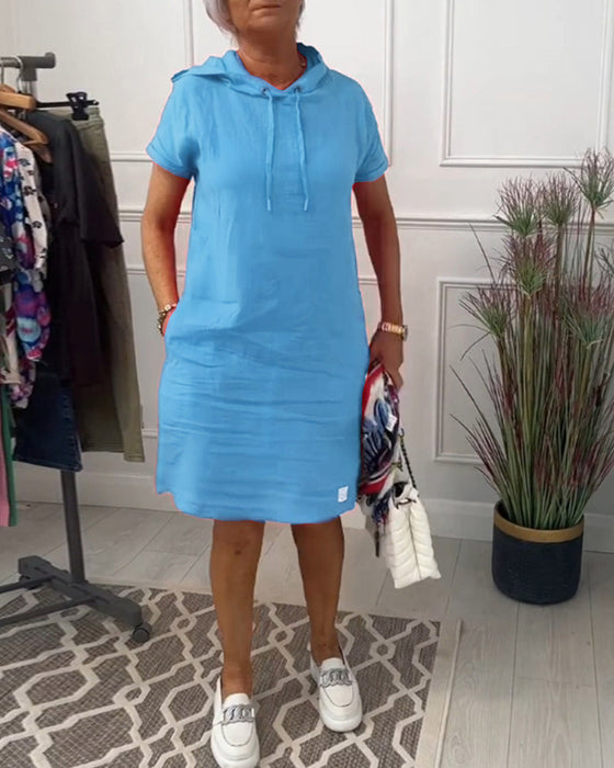 Sukienka z krótkim rękawkiem i kapturem