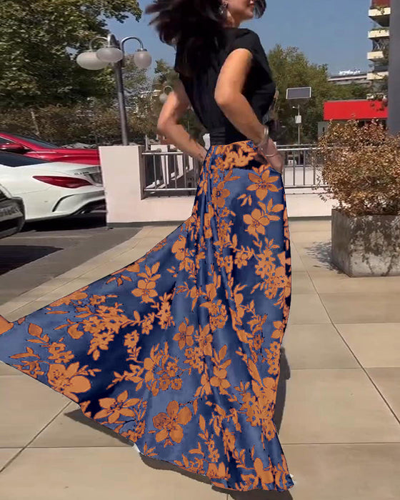 Elegancka sukienka z głębokim raglanowym rękawem w kwiatowy wzór