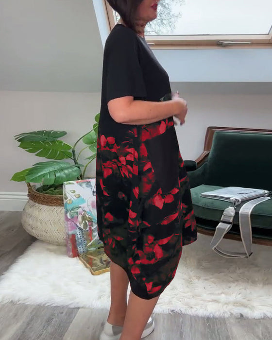 Sukienka z okrągłym dekoltem i kwiatowym nadrukiem oraz patchworkiem