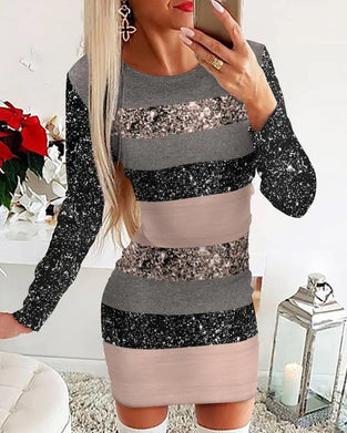 Sukienka z długimi rękawami w kolorowe bloki