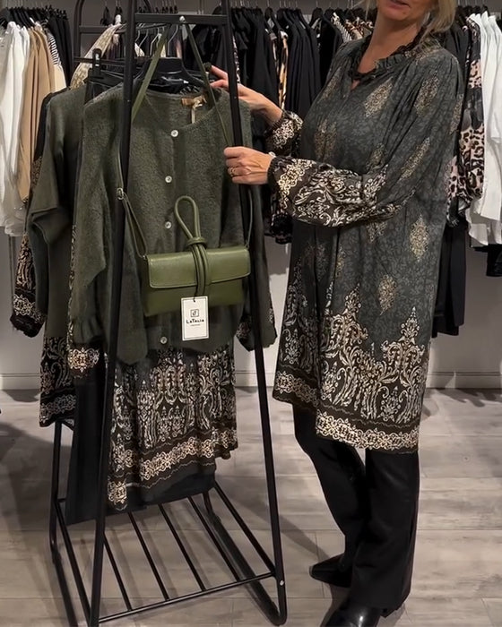 Sukienka z nadrukiem w stylu vintage, zapinana na guziki i klapy
