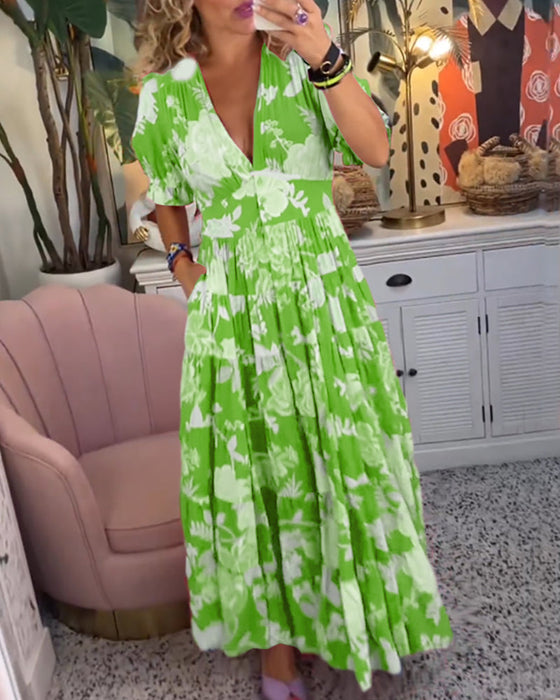 Sukienka z dekoltem w serek i kieszeniami w kwiaty