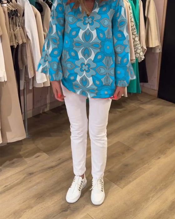 Bluzka o luźnym uniwersalnym fasonie i nadrukach