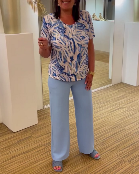 Plisowana bluzka z krótkim rękawem i okrągłym dekoltem z nadrukiem