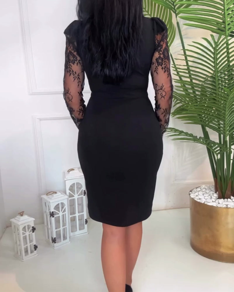 Dopasowana sukienka w jednolitym kolorze z dekoltem w kształcie litery V