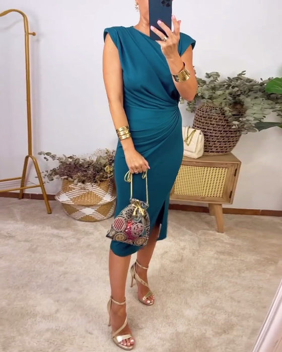 Sukienka bez rękawów z rozcięciem w jednolitym kolorze