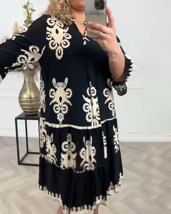 Elegancka sukienka z nadrukiem i dekoltem w kształcie litery V