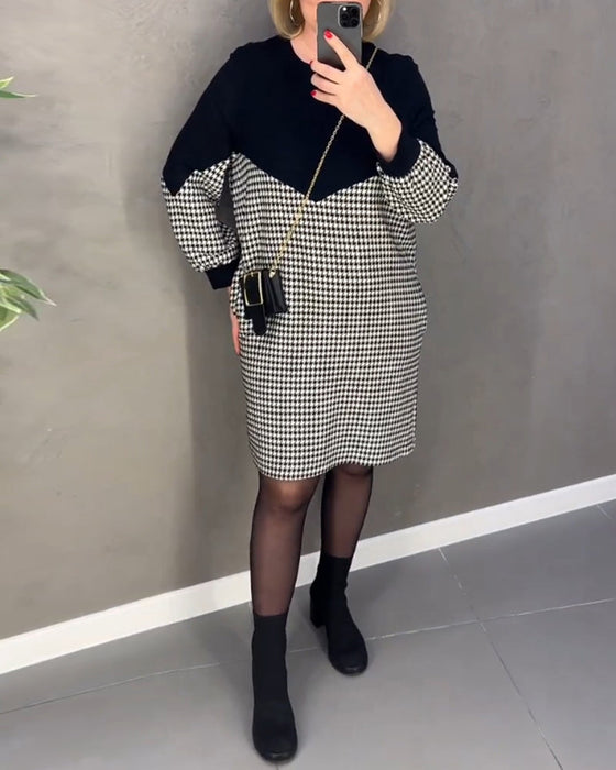 Elegancka sukienka w kratę z blokiem kolorów