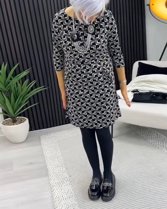 Sukienka z okrągłym dekoltem i kieszeniami w stylu retro z geometrycznym nadrukiem