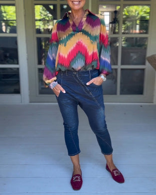 Wielokolorowa bluzka z dekoltem i długim rękawem