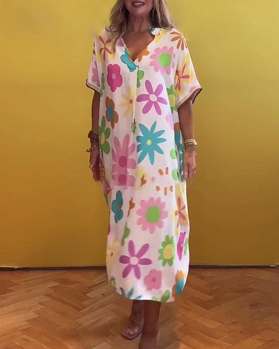 Luźna sukienka z dekoltem w kształcie litery V i kwiatowym nadrukiem